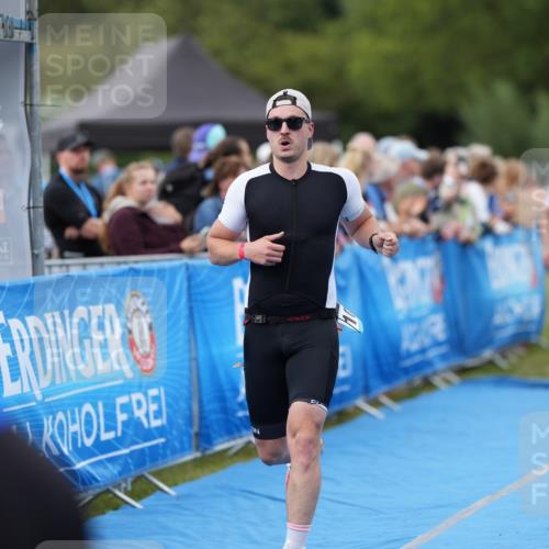 30.08.2026 - Elbe Triathlon Hamburg LAZAROV Photography http://msf.ph/oto/10027628 30.08.2026 11:13:00 Ziel 490, 1037, 1061, 1085 meine-sportfotos.de