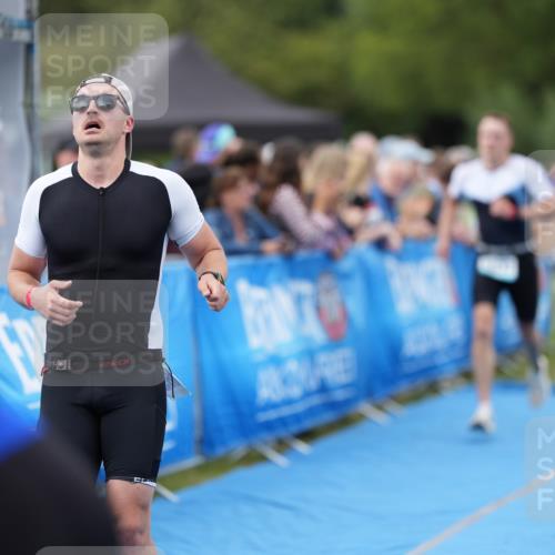 30.08.2026 - Elbe Triathlon Hamburg LAZAROV Photography http://msf.ph/oto/10027630 30.08.2026 11:13:01 Ziel 490, 1037, 1061, 1085 meine-sportfotos.de