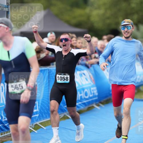 30.08.2026 - Elbe Triathlon Hamburg LAZAROV Photography http://msf.ph/oto/10027691 30.08.2026 11:14:48 Ziel 500, 600, 619, 1058 meine-sportfotos.de