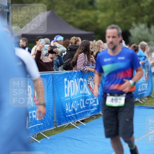 30.08.2026 - Elbe Triathlon Hamburg LAZAROV Photography http://msf.ph/oto/10027694 30.08.2026 11:14:58 Ziel 492, 500, 619 meine-sportfotos.de