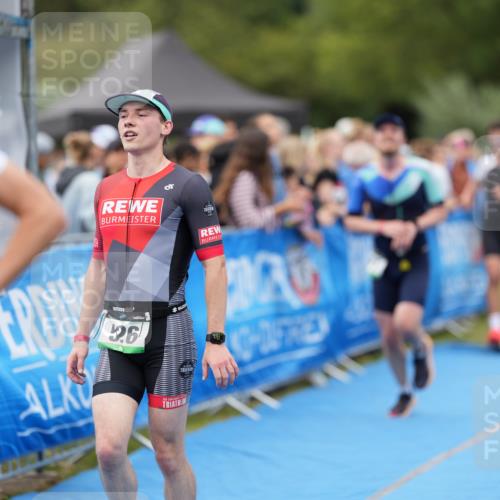 30.08.2026 - Elbe Triathlon Hamburg LAZAROV Photography http://msf.ph/oto/10027748 30.08.2026 11:17:05 Ziel 451, 526, 631, 1004, 1028 meine-sportfotos.de