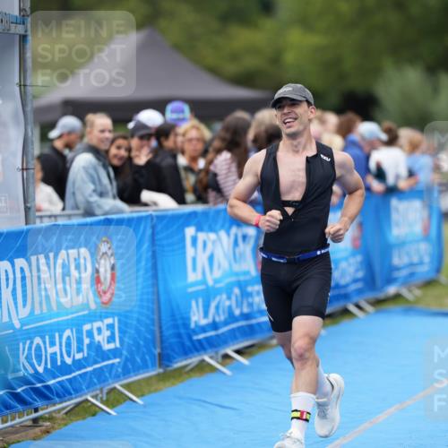 30.08.2026 - Elbe Triathlon Hamburg LAZAROV Photography http://msf.ph/oto/10027779 30.08.2026 11:18:10 Ziel 984, 1084 meine-sportfotos.de