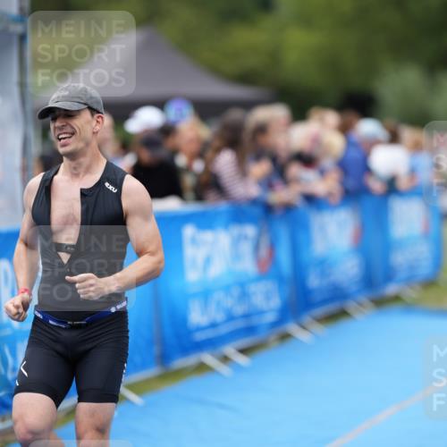 30.08.2026 - Elbe Triathlon Hamburg LAZAROV Photography http://msf.ph/oto/10027781 30.08.2026 11:18:11 Ziel 1084 meine-sportfotos.de