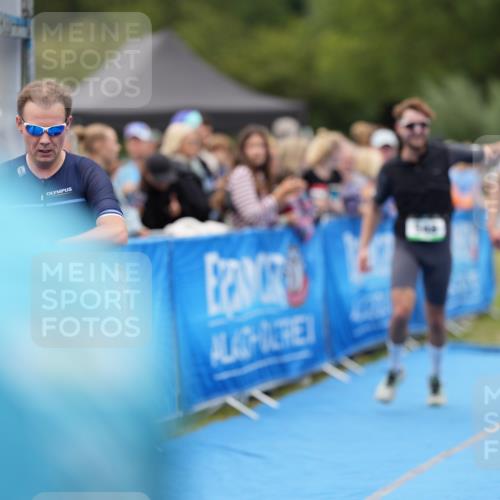 30.08.2026 - Elbe Triathlon Hamburg LAZAROV Photography http://msf.ph/oto/10027787 30.08.2026 11:18:25 Ziel 548, 577, 1052 meine-sportfotos.de