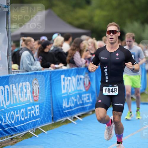 30.08.2026 - Elbe Triathlon Hamburg LAZAROV Photography http://msf.ph/oto/10027791 30.08.2026 11:18:36 Ziel 516, 1048, 1076 meine-sportfotos.de