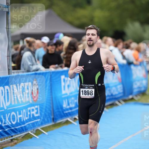 30.08.2026 - Elbe Triathlon Hamburg LAZAROV Photography http://msf.ph/oto/10027807 30.08.2026 11:19:08 Ziel 1049, 1083, 1898 meine-sportfotos.de