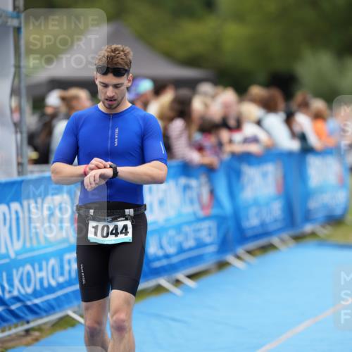 30.08.2026 - Elbe Triathlon Hamburg LAZAROV Photography http://msf.ph/oto/10027816 30.08.2026 11:19:23 Ziel 995, 1044 meine-sportfotos.de