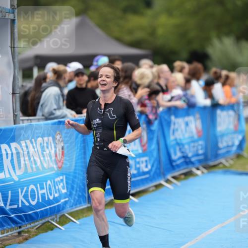 30.08.2026 - Elbe Triathlon Hamburg LAZAROV Photography http://msf.ph/oto/10027819 30.08.2026 11:19:35 Ziel 950, 1091, 1108, 1111 meine-sportfotos.de