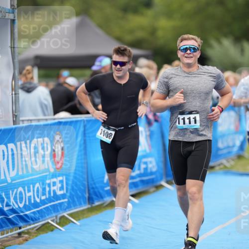 30.08.2026 - Elbe Triathlon Hamburg LAZAROV Photography http://msf.ph/oto/10027825 30.08.2026 11:19:40 Ziel 1091, 1108, 1111 meine-sportfotos.de