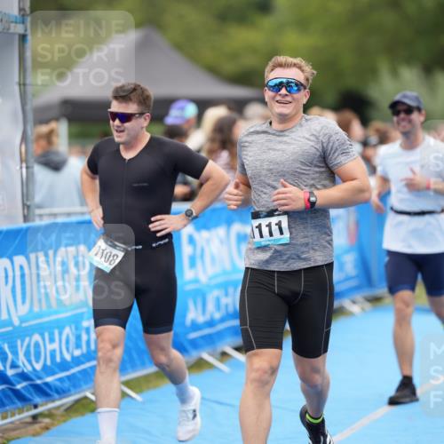 30.08.2026 - Elbe Triathlon Hamburg LAZAROV Photography http://msf.ph/oto/10027826 30.08.2026 11:19:41 Ziel 1091, 1108, 1111 meine-sportfotos.de