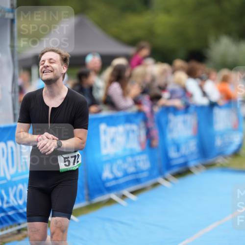 30.08.2026 - Elbe Triathlon Hamburg LAZAROV Photography http://msf.ph/oto/10027842 30.08.2026 11:20:04 Ziel 572, 725, 1071 meine-sportfotos.de