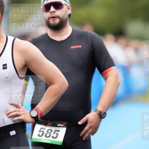 30.08.2026 - Elbe Triathlon Hamburg LAZAROV Photography http://msf.ph/oto/10027910 30.08.2026 11:21:59 Ziel 703, 1063, 1113 meine-sportfotos.de