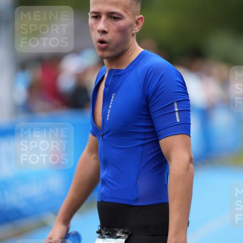 30.08.2026 - Elbe Triathlon Hamburg LAZAROV Photography http://msf.ph/oto/10027930 30.08.2026 11:22:43 Ziel 455, 853, 1210 meine-sportfotos.de