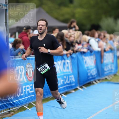 30.08.2026 - Elbe Triathlon Hamburg LAZAROV Photography http://msf.ph/oto/10027931 30.08.2026 11:22:46 Ziel 455, 853, 1210 meine-sportfotos.de