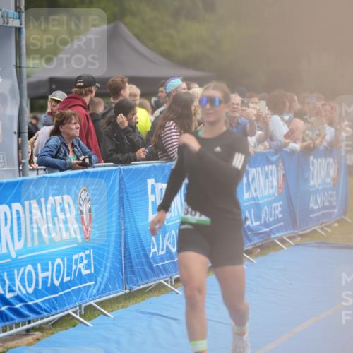 30.08.2026 - Elbe Triathlon Hamburg LAZAROV Photography http://msf.ph/oto/10028022 30.08.2026 11:25:37 Ziel 887, 1096, 1144, 1290, 1896 meine-sportfotos.de