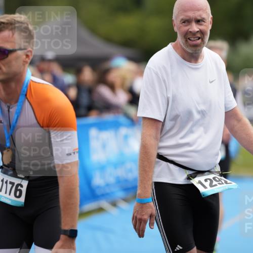 30.08.2026 - Elbe Triathlon Hamburg LAZAROV Photography http://msf.ph/oto/10028044 30.08.2026 11:26:23 Ziel 1079, 1198, 1217 meine-sportfotos.de