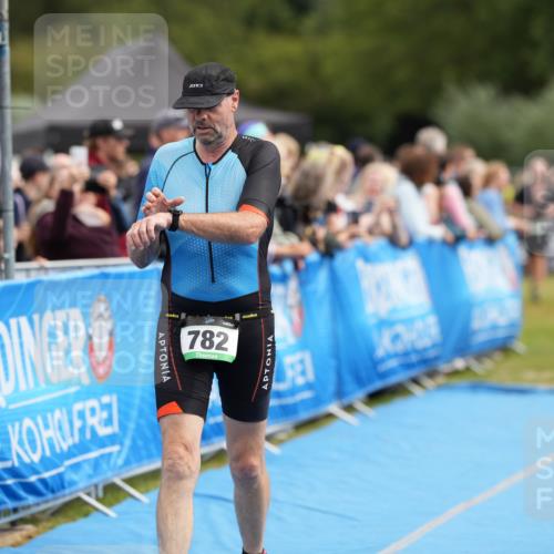 30.08.2026 - Elbe Triathlon Hamburg LAZAROV Photography http://msf.ph/oto/10028056 30.08.2026 11:26:38 Ziel 457, 782, 1249 meine-sportfotos.de