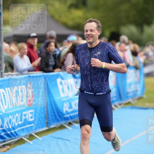 30.08.2026 - Elbe Triathlon Hamburg LAZAROV Photography http://msf.ph/oto/10028060 30.08.2026 11:26:57 Ziel 702, 1172, 1203, 1275 meine-sportfotos.de