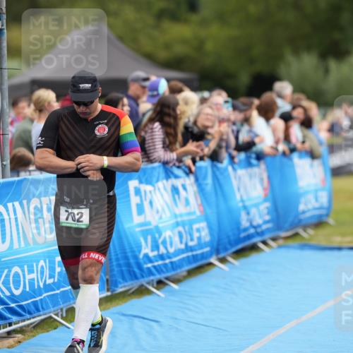 30.08.2026 - Elbe Triathlon Hamburg LAZAROV Photography http://msf.ph/oto/10028065 30.08.2026 11:27:02 Ziel 702, 1110, 1172, 1194, 1275 meine-sportfotos.de