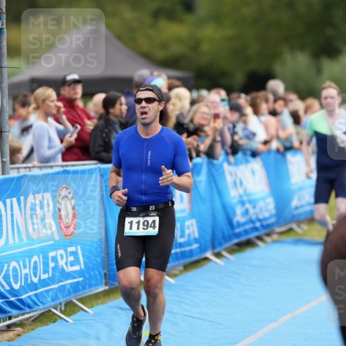 30.08.2026 - Elbe Triathlon Hamburg LAZAROV Photography http://msf.ph/oto/10028071 30.08.2026 11:27:07 Ziel 1110, 1172, 1194 meine-sportfotos.de