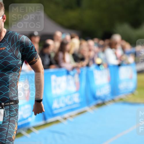30.08.2026 - Elbe Triathlon Hamburg LAZAROV Photography http://msf.ph/oto/10028086 30.08.2026 11:27:38 Ziel 364, 672, 1074, 1121 meine-sportfotos.de