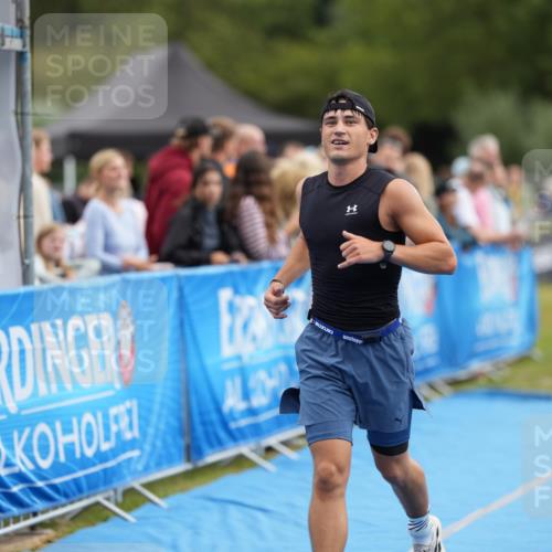 30.08.2026 - Elbe Triathlon Hamburg LAZAROV Photography http://msf.ph/oto/10028155 30.08.2026 11:30:13 Ziel 798, 1081, 1285 meine-sportfotos.de