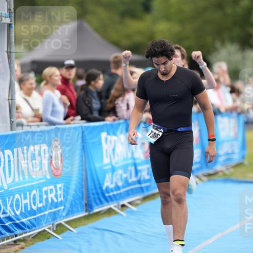 30.08.2026 - Elbe Triathlon Hamburg LAZAROV Photography http://msf.ph/oto/10028182 30.08.2026 11:30:59 Ziel 1018, 1306, 1442 meine-sportfotos.de