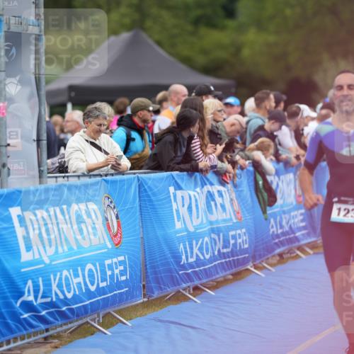 30.08.2026 - Elbe Triathlon Hamburg LAZAROV Photography http://msf.ph/oto/10028292 30.08.2026 11:35:06 Ziel 1213, 1230 meine-sportfotos.de