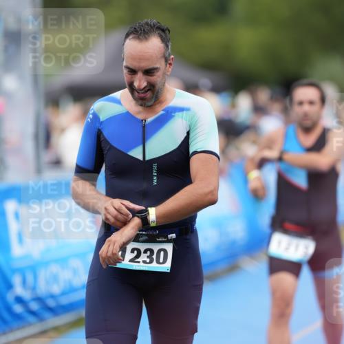 30.08.2026 - Elbe Triathlon Hamburg LAZAROV Photography http://msf.ph/oto/10028297 30.08.2026 11:35:09 Ziel 826, 1137, 1213, 1230 meine-sportfotos.de