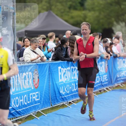 30.08.2026 - Elbe Triathlon Hamburg LAZAROV Photography http://msf.ph/oto/10028303 30.08.2026 11:35:23 Ziel 780, 831, 1318 meine-sportfotos.de