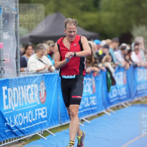 30.08.2026 - Elbe Triathlon Hamburg LAZAROV Photography http://msf.ph/oto/10028304 30.08.2026 11:35:24 Ziel 780, 831, 1318 meine-sportfotos.de