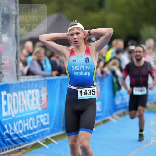 30.08.2026 - Elbe Triathlon Hamburg LAZAROV Photography http://msf.ph/oto/10028321 30.08.2026 11:35:54 Ziel 1168, 1435, 1439 meine-sportfotos.de