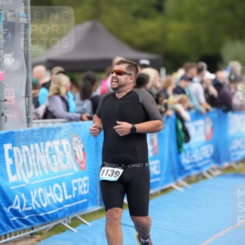 30.08.2026 - Elbe Triathlon Hamburg LAZAROV Photography http://msf.ph/oto/10028332 30.08.2026 11:36:07 Ziel 929, 1139, 1295, 1305 meine-sportfotos.de