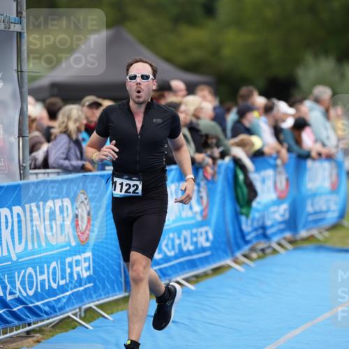 30.08.2026 - Elbe Triathlon Hamburg LAZAROV Photography http://msf.ph/oto/10028348 30.08.2026 11:37:15 Ziel 800, 1122, 1341 meine-sportfotos.de