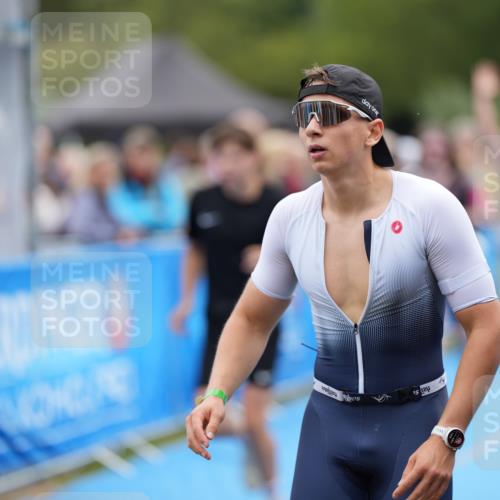 30.08.2026 - Elbe Triathlon Hamburg LAZAROV Photography http://msf.ph/oto/10028370 30.08.2026 11:37:53 Ziel 696, 726, 757, 759, 1374 meine-sportfotos.de
