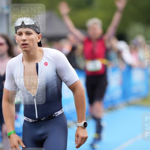 30.08.2026 - Elbe Triathlon Hamburg LAZAROV Photography http://msf.ph/oto/10028375 30.08.2026 11:37:56 Ziel 696, 726, 759, 1298, 1374 meine-sportfotos.de