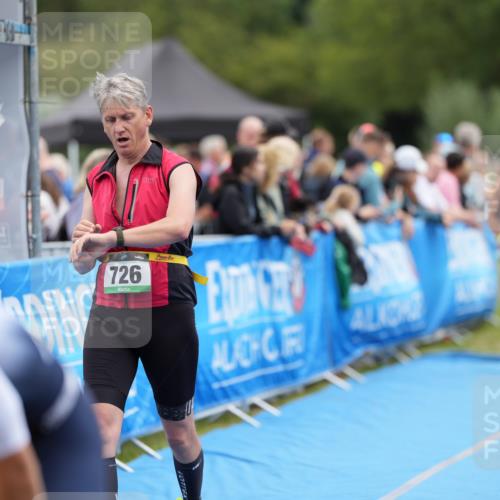 30.08.2026 - Elbe Triathlon Hamburg LAZAROV Photography http://msf.ph/oto/10028378 30.08.2026 11:37:57 Ziel 696, 726, 759, 1298, 1374 meine-sportfotos.de