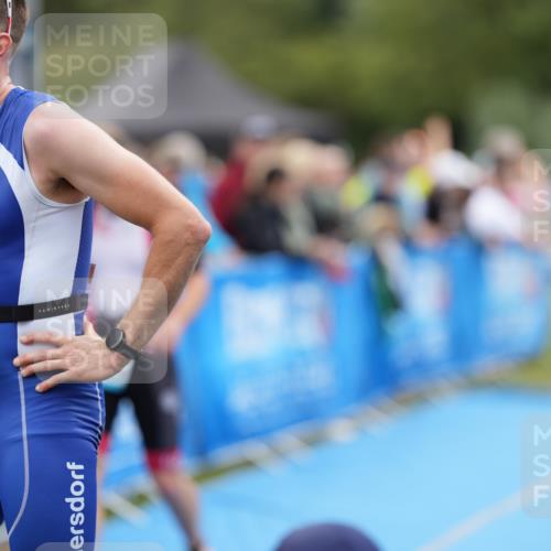 30.08.2026 - Elbe Triathlon Hamburg LAZAROV Photography http://msf.ph/oto/10028393 30.08.2026 11:38:22 Ziel 889, 1335, 1422 meine-sportfotos.de