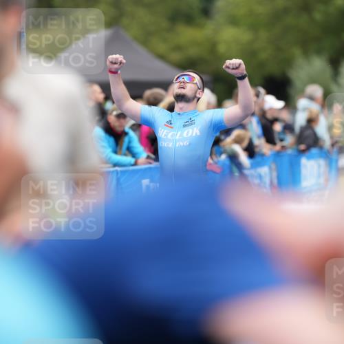 30.08.2026 - Elbe Triathlon Hamburg LAZAROV Photography http://msf.ph/oto/10028433 30.08.2026 11:39:29 Ziel 926, 992 meine-sportfotos.de