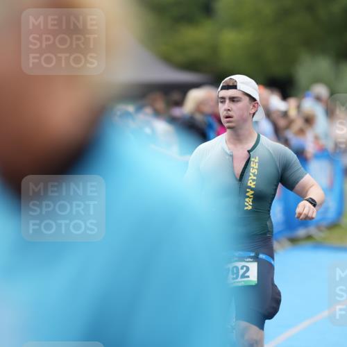 30.08.2026 - Elbe Triathlon Hamburg LAZAROV Photography http://msf.ph/oto/10028470 30.08.2026 11:42:23 Ziel 792, 817 meine-sportfotos.de