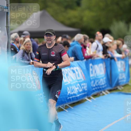 30.08.2026 - Elbe Triathlon Hamburg LAZAROV Photography http://msf.ph/oto/10028573 30.08.2026 11:47:11 Ziel 1294, 1311, 1379 meine-sportfotos.de