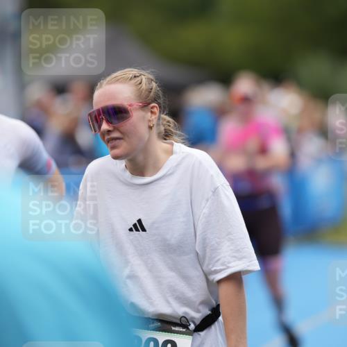 30.08.2026 - Elbe Triathlon Hamburg LAZAROV Photography http://msf.ph/oto/10028588 30.08.2026 11:47:38 Ziel 857 meine-sportfotos.de
