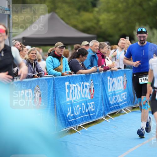 30.08.2026 - Elbe Triathlon Hamburg LAZAROV Photography http://msf.ph/oto/10028595 30.08.2026 11:48:03 Ziel 821, 914, 927, 1163, 1421 meine-sportfotos.de