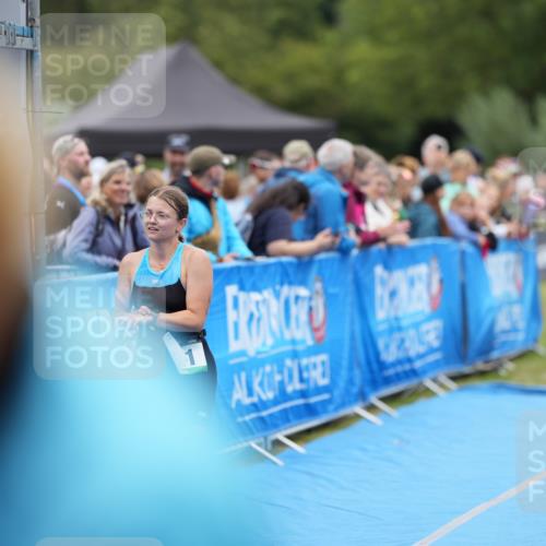 30.08.2026 - Elbe Triathlon Hamburg LAZAROV Photography http://msf.ph/oto/10028600 30.08.2026 11:48:11 Ziel 821 meine-sportfotos.de