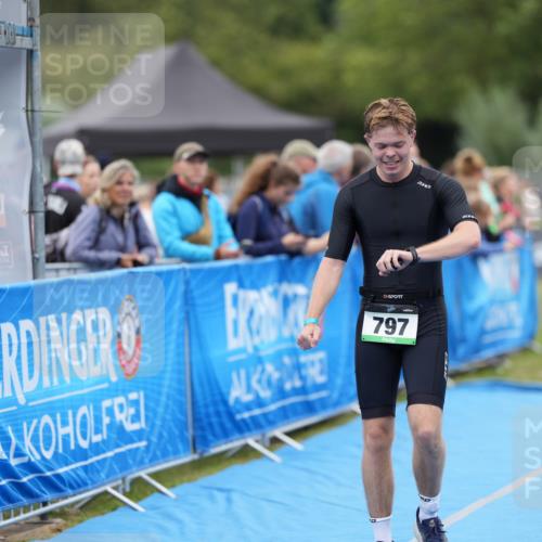 30.08.2026 - Elbe Triathlon Hamburg LAZAROV Photography http://msf.ph/oto/10028613 30.08.2026 11:49:01 Ziel 797 meine-sportfotos.de