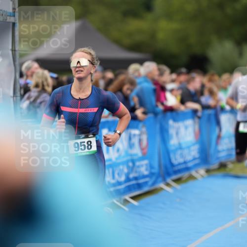 30.08.2026 - Elbe Triathlon Hamburg LAZAROV Photography http://msf.ph/oto/10028646 30.08.2026 11:50:36 Ziel 686, 958 meine-sportfotos.de
