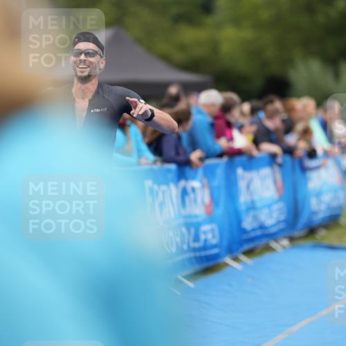 30.08.2026 - Elbe Triathlon Hamburg LAZAROV Photography http://msf.ph/oto/10028655 30.08.2026 11:51:02 Ziel 833, 1274, 1293 meine-sportfotos.de