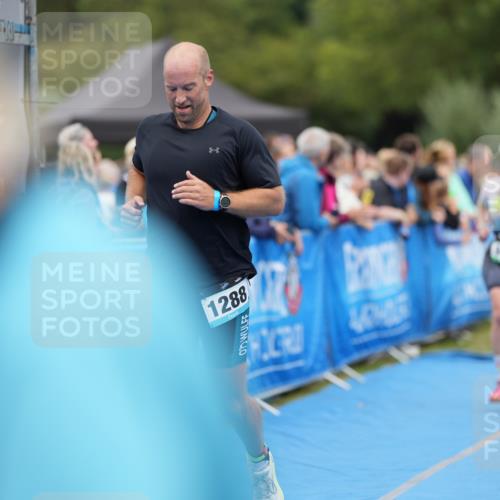 30.08.2026 - Elbe Triathlon Hamburg LAZAROV Photography http://msf.ph/oto/10028664 30.08.2026 11:51:20 Ziel 944, 1288, 1347 meine-sportfotos.de
