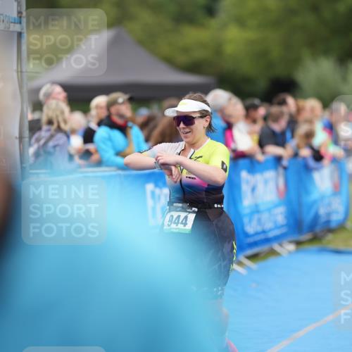 30.08.2026 - Elbe Triathlon Hamburg LAZAROV Photography http://msf.ph/oto/10028667 30.08.2026 11:51:22 Ziel 944, 1288, 1347 meine-sportfotos.de