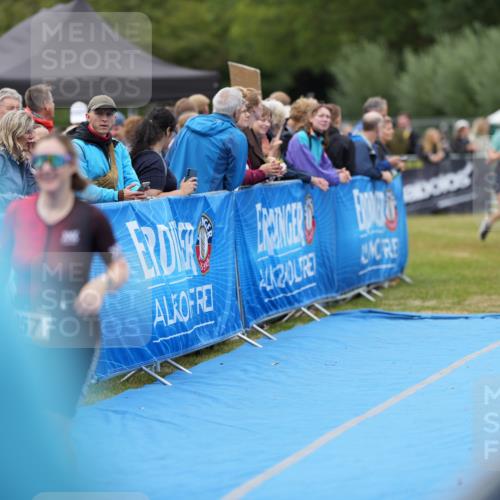 30.08.2026 - Elbe Triathlon Hamburg LAZAROV Photography http://msf.ph/oto/10028760 30.08.2026 11:56:14 Ziel 957 meine-sportfotos.de